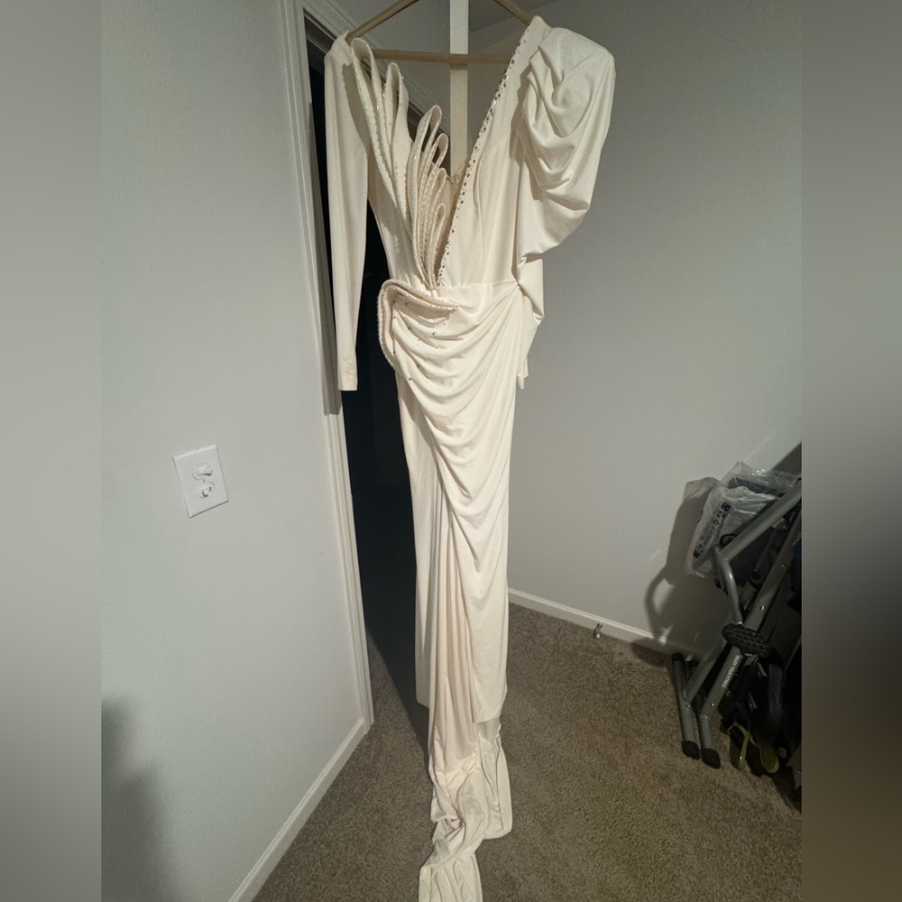 Chic Cream Long Sleeve Gown